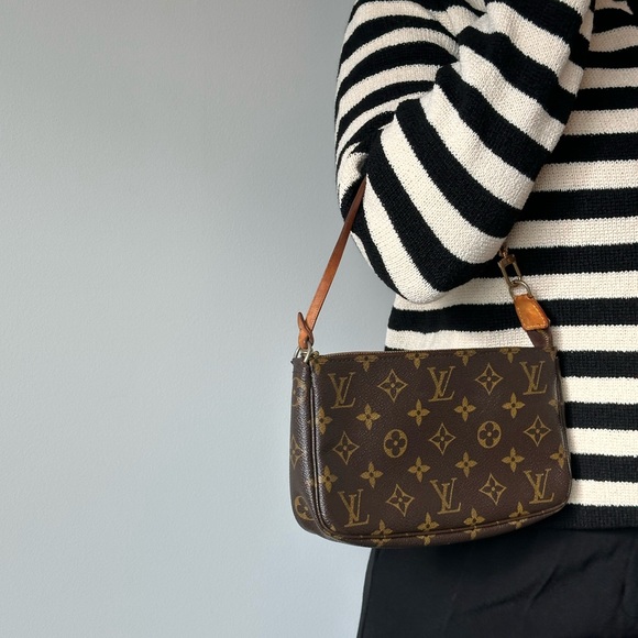 🌹Beautiful Louis Vuitton Pochette Accessories🌹 - Picture 16 of 17